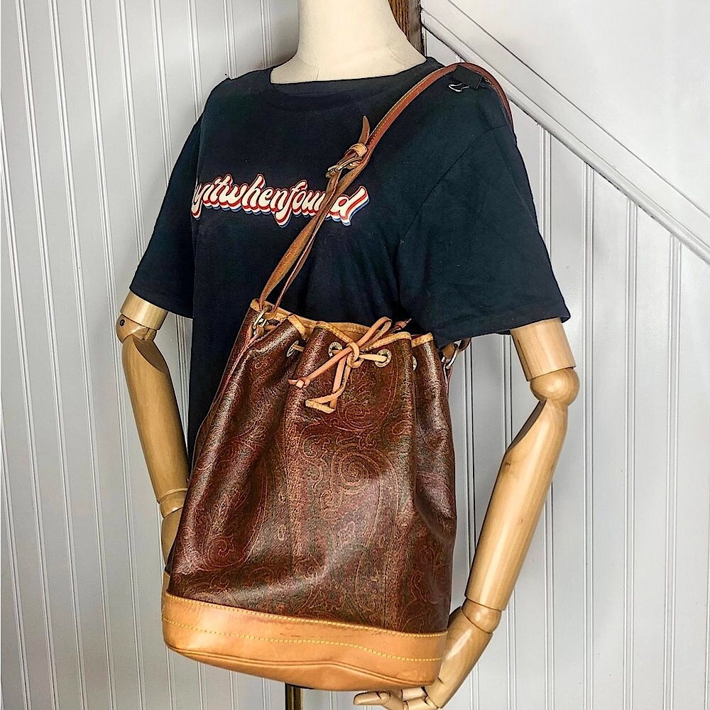 ETRO Milano Red Paisley Drawstring Bucket Shoulder Bag Internal Zipper Pocket